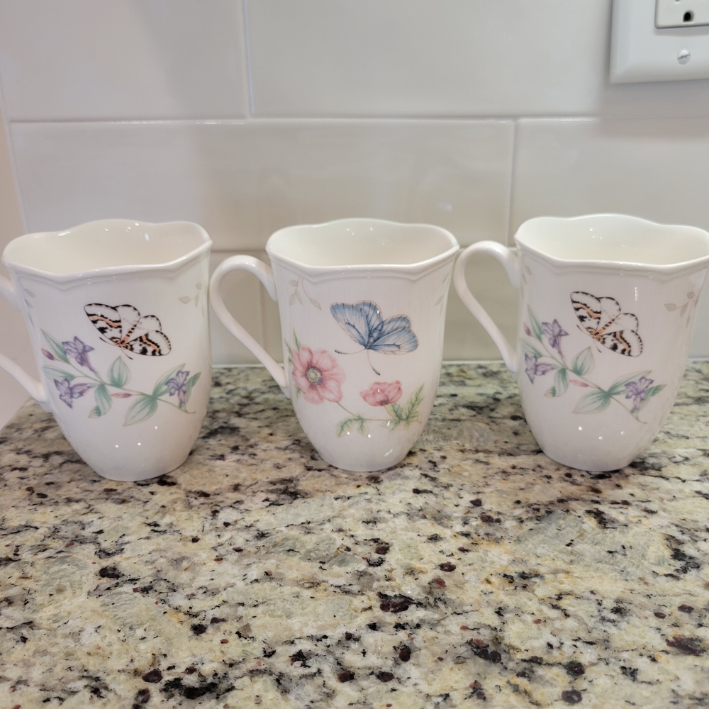 Lenox White and Blue Drinkware Set